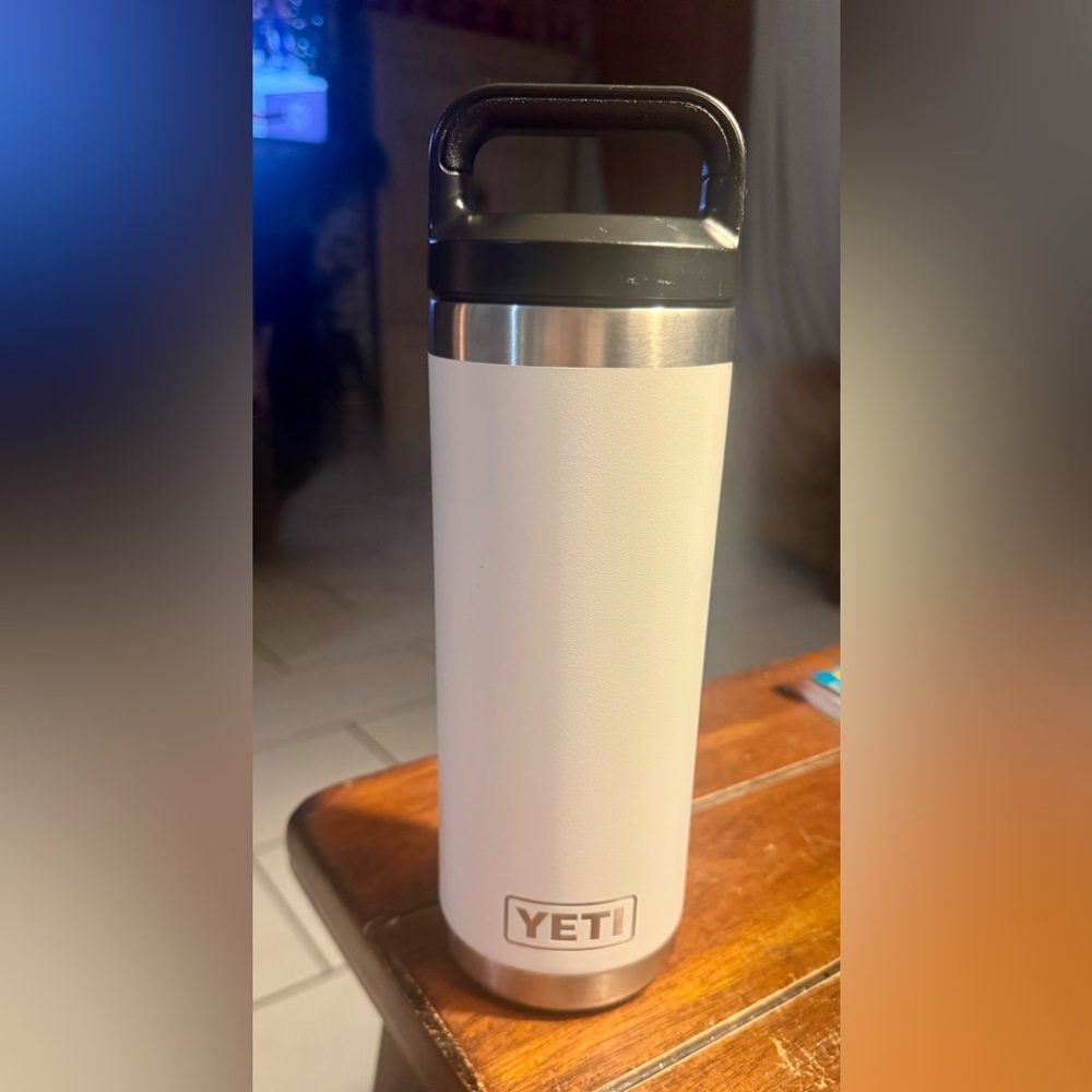 YETI White Stainless Steel Water Bottle Rambler 18 oz. With Chug Cap